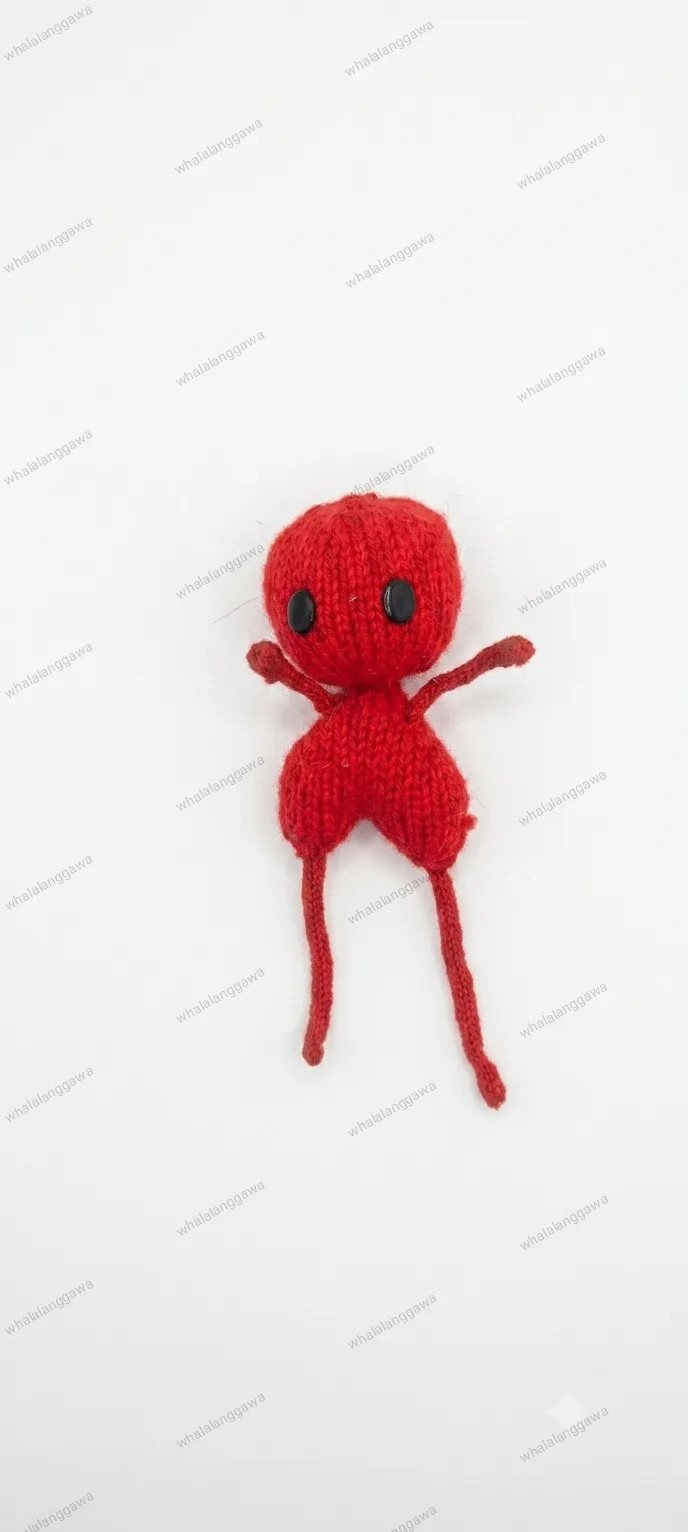 Knitted hearty valentin doll keychain