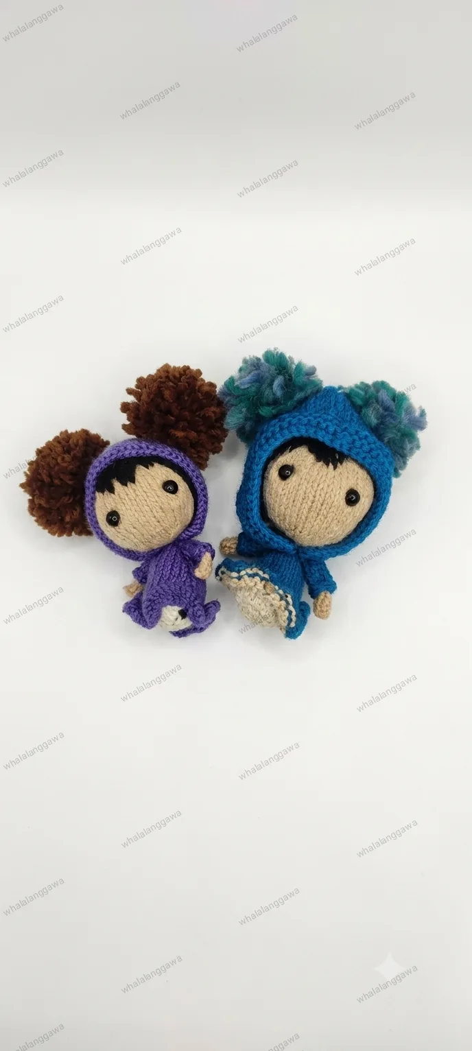 Two knitted mini dolls, purple and blue
